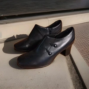 Clarks Collection Black Side Zip Comfort Heel Leather Slip-On Button Accent 8 W - Picture 1 of 10