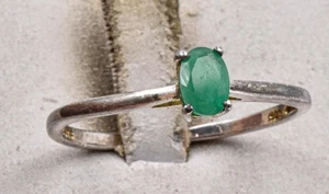 Vintage Sterling Silver & Natural .40ct Mined EMERALD ENGAGEMENT Ring size 10.75 - Picture 1 of 4