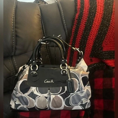 Coach Ashley Madison Op Art Large Satchel BagWomen's  2010 EUC large collection - Image 1 of 4
