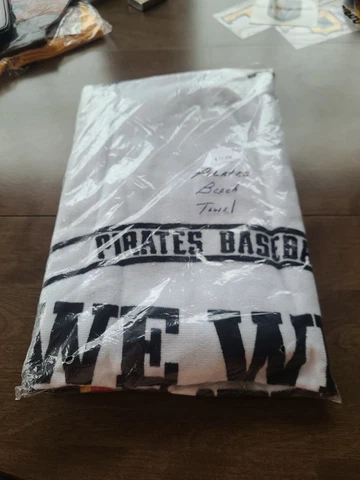 Nice Pittsburgh Pirates SGA Beach Towel. NIP Cover