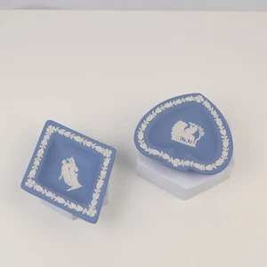 Wedgwood Jasperware Trinket Dishes Heart Spade Blue White Vintage England - Foto 1 di 6