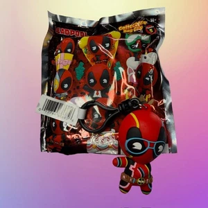 Marvel Deadpool Collector's Bag Clip S5: Deadpool Exclusive B - Picture 1 of 2