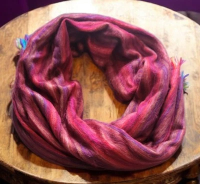 Bufanda infinita para mujer con estampado de rayas multicolores 100 % lana rosa y púrpura Foto 1 de 4