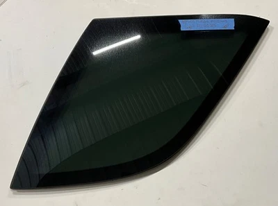 PRE-OWNED 1998-2005 MERCEDES BENZ ML CLASS PASSENGER SIDE REAR QUARTER GLASS - Image 1 of 3