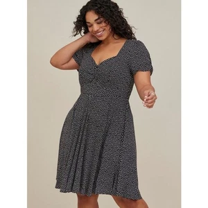 Torrid gepunktetes Challis Skaterkleid schwarz weiß Größe 0 12 - Bild 1 von 10