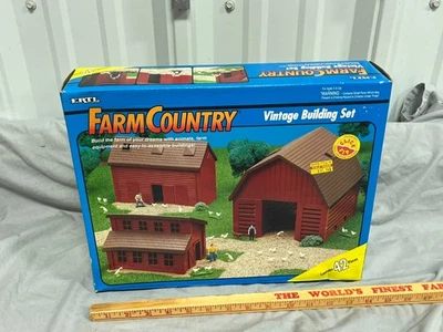 Farm Country VINTAGE BUILDING Set Unopened 1:64 ERTL NIB Chicken Ducks Corn - Image 1 of 4