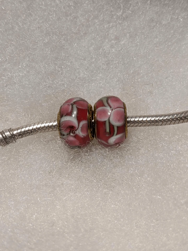 2 件套全新潘多拉红色带粉红色和白色花朵穆拉诺玻璃珠 (GOLDEN CO — 第 1/2 张图片