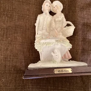 A. Belcari 1984 Niño y Niña Figura Estatua Wellbarrow Flores Cesta 8"" - Imagen 1 de 4