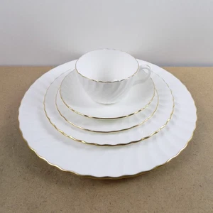 Minton Clifton oro 5 pz posto bianco osso vortice Cina Inghilterra piatti tazza - Foto 1 di 4