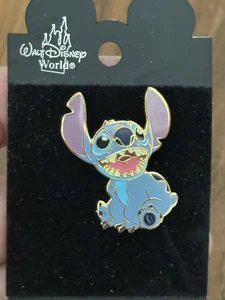 Disney Lilo & Stitch - Sentado boca abierta - 2002 Prendedor coleccionable NUEVO EN TARJETA - Imagen 1 de 4