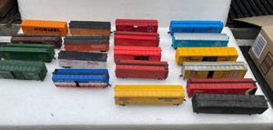 HO Scale Lot of 19 Assorted Box Cars For Parts or Repair - Bild 1 von 5