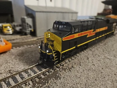 Walthers Mainline Iowa Interstate IAIS 512 DCC/Sound READ DESC - Image 1 of 4