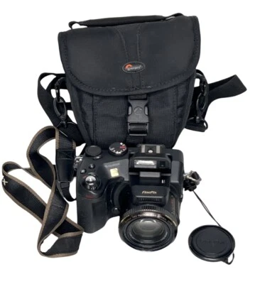 FUJIFILM FinePix S20 Pro Digital Camera 13.2X Zoom Cap, Strap, Card, Bag - Works - Image 1 of 4