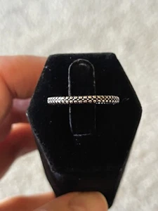 Anello impilabile in argento sterling modello stencil misura 8 - Foto 1 di 11