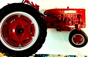 Vintage ERTL 1/16 Scale Farmall Diecast Tractor Red - Picture 1 of 10