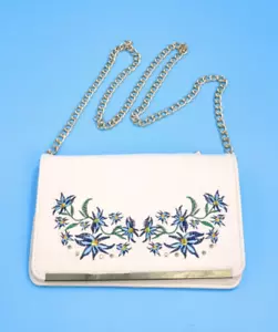 Vintage Neiman Marcus weiße Clutch Handtasche blau bestickt Blumen Blumen - Bild 1 von 8