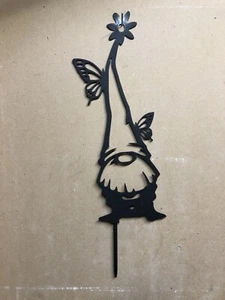 Gnomo de jardín de metal (#1 en el conjunto) - Imagen 1 de 3