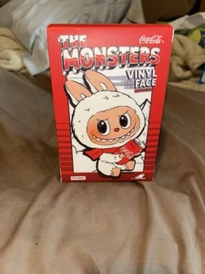 Auténtico colgante de peluche POPMART THE MONSTERS LABUBU COCA-COLA SELLADO-descontado - Imagen 1 de 7