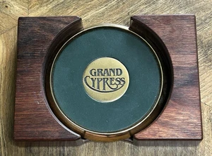 Montaña rusa Grand Cypress Golf cuero verde latón con soporte de madera EE. UU. DE COLECCIÓN Florida - Imagen 1 de 5