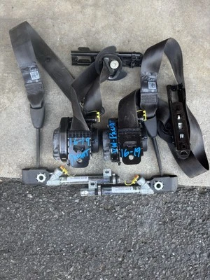 Volkswagen Passat-Seat Belts- Front-Both  Side-2016-2019-Black Original Factory - Image 1 of 4