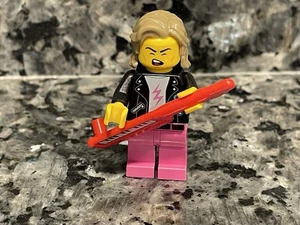 Lego années 80 musicien minifigure de collection série 20 Keytar CMF col371 - 71027 - Photo 1/4