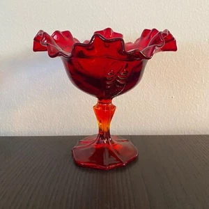 Fenton Vaso Arruffato Vetro Rosso Rubino Stelo Porta Caramelle - Foto 1 di 6