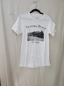 Men's Victoria Beach White T-shirt Size Small - Picture 1 of 6