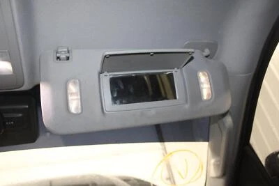 Quebra-sol direito usado serve: 2016 Gmc Yukon XL 1500 grau direito A - Imagem 1 de 4