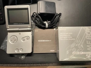 Nintendo Game Boy Advance SP Console Portatile - Argento. Con caricatore. Testato. - Foto 1 di 2