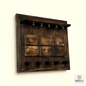 Llavero de pared rústico de madera quemada con estante y 5 clavijas - 39 × 34 cm - Hecho a mano Reino Unido - Imagen 1 de 20