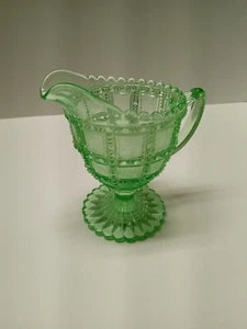Perlen Block 4 1/4" Grün Milchkännchen mit Fuß. Near Mint condition. - Bild 1 von 7