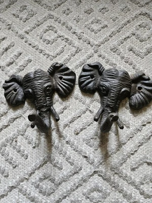 Ganchos de elefante de hierro fundido 5,5 X 4 Foto 1 de 4