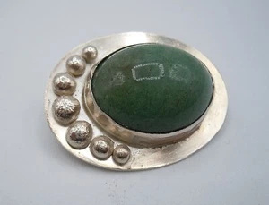 Schwere Silberbrosche mit grünem Aventurin Cabochon - Bild 1 von 3