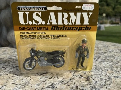 Raro 1982 TOOTSIE TOY EJÉRCITO DE EE. UU. MOTOCICLETA COCHE JUGUETE DE METAL FUNDIDO A PRESIÓN EN LA TARJETA Foto 1 de 4