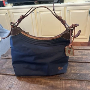 Dooney & Bourke Nylon Navy Blue Hobo Shoulder Bag Handbag Purse Hot Pink Lining - Bild 1 von 10