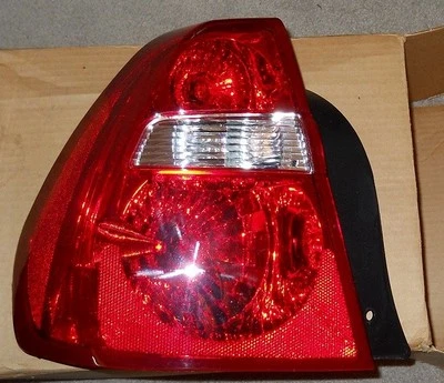 Conjunto de lámpara trasera derecha Chevrolet Malibu 2004-08 NOS Foto 1 de 2