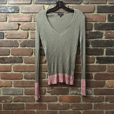 Rag & Bone Alyssa V-Neck Long Sleeve Green Red Contrast Hem Pullover Sweater - Image 1 of 4