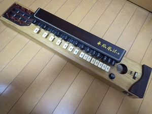 Taishokoto in ottime condizioni con pickup integrato per uscita amplificatore - Foto 1 di 10