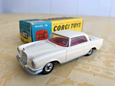 Mercedes-Benz 220SE Coupé. Corgi Toys #230 - Immagine 1 di 4