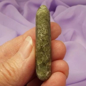 Seltener grüner grossulärer Granatstab 'Go With The Flow' 10,7g SN42481 - Bild 1 von 4