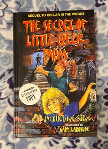 First Edition SIGNED "The Secret Of Little Creek Farm" By Jacqueline Stem 1999 - Foto 1 di 6