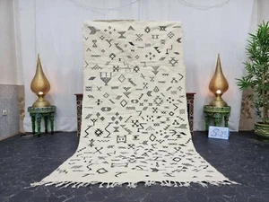 Moroccan Handmade Kilim Zanafi Rug 4'4"x8'3" Berber Abstract White Black Carpet - Picture 1 of 12