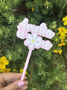 Acrylic Daisy Cake Topper Birthday Name and Age - Picture 1 of 6