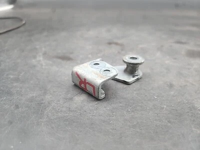 BMW E28 Rear Left Driver Side Door Latch Loop Striker 82-88 528e 535i 533 Q4-557 Foto 1 de 4