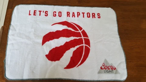 TORONTO RAPTORS / COORS LIGHT RALLY TOWEL *NEW* Cover