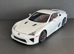 Lexus LFA Autoart Signature Diecast 1/18 Whitest White - Picture 1 of 9