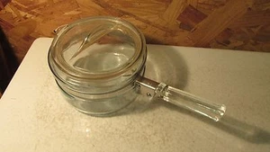 Pyrex Flameware Sauce Pan & Lid 1 Qt - Picture 1 of 2