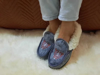 Chinelos mocassim femininos genuínos de pele de carneiro tamanho 37-40 - Imagem 1 de 4