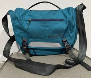 Bolso de Hombro Mensajero Patagonia MiniMass Azul Subacuático Reflectante 15x11" Usado en Excelente Condición - Imagen 1 de 15