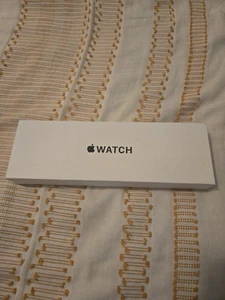 Apple Watch SE 2 40 mm Starlight aluminium - Bracelet sport Starlight MXEF3LL/A - Photo 1 sur 2